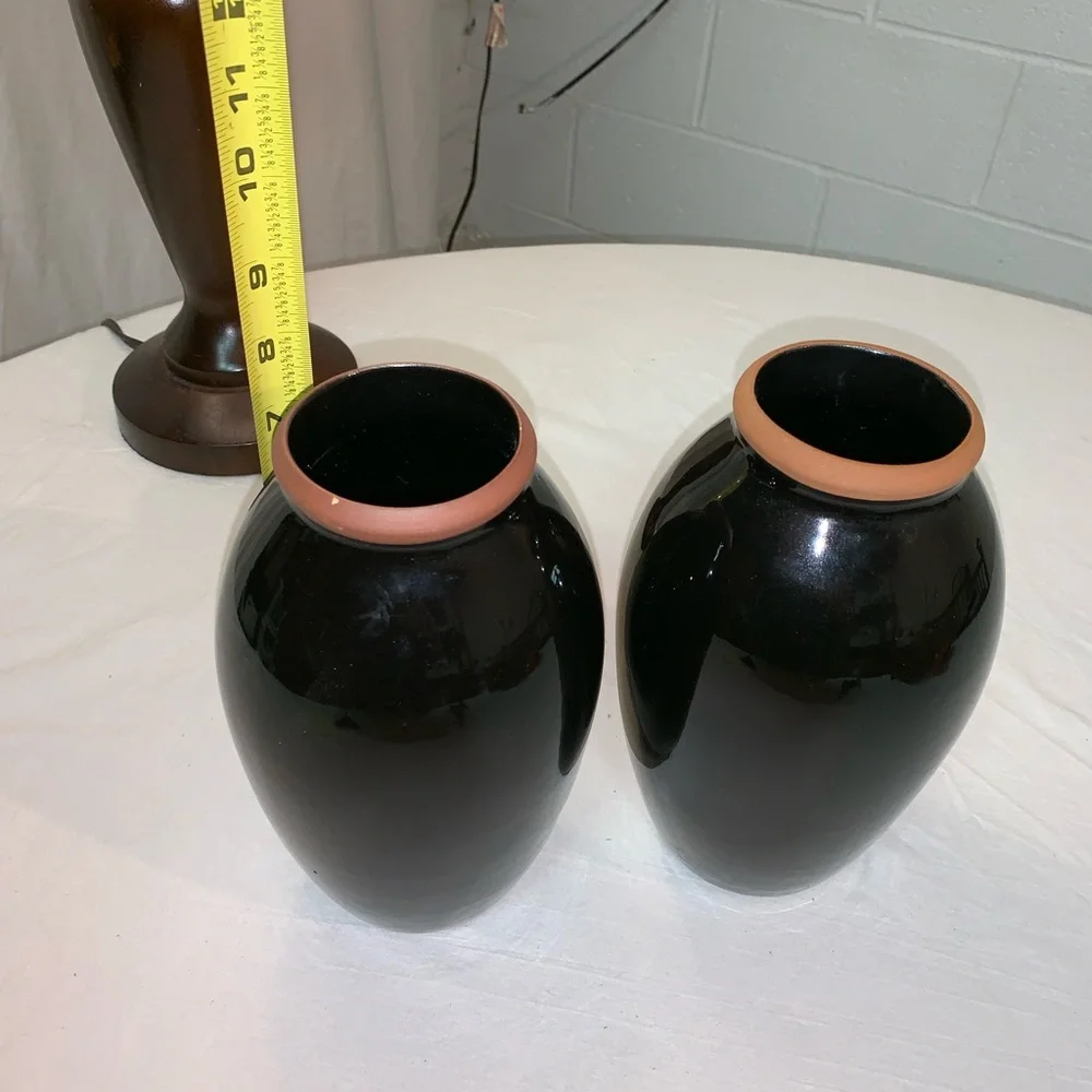 Set of 2 vases